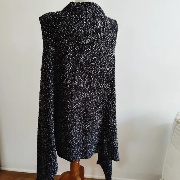 Lord & Taylor Duster Knit Sweater / Boucle / B&W / Size Large - Picture 4 of 5